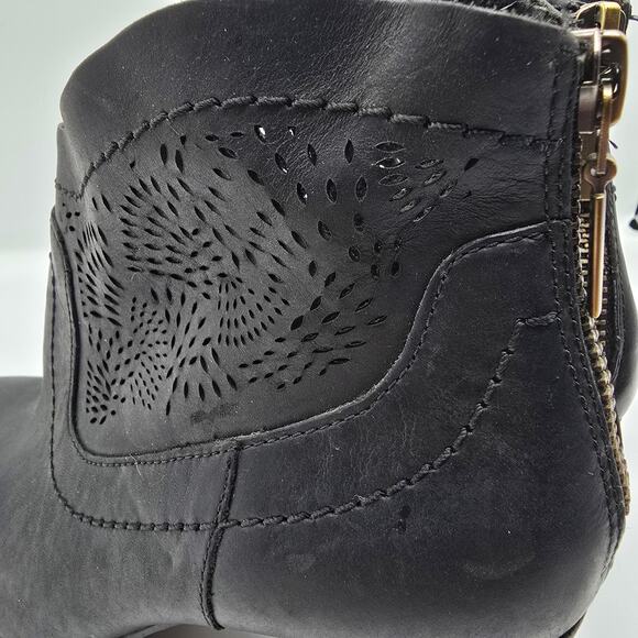 UGG Charlotte Seaweed black leather ankle boot size 6 laser cut perforated - Picture 12 of 13